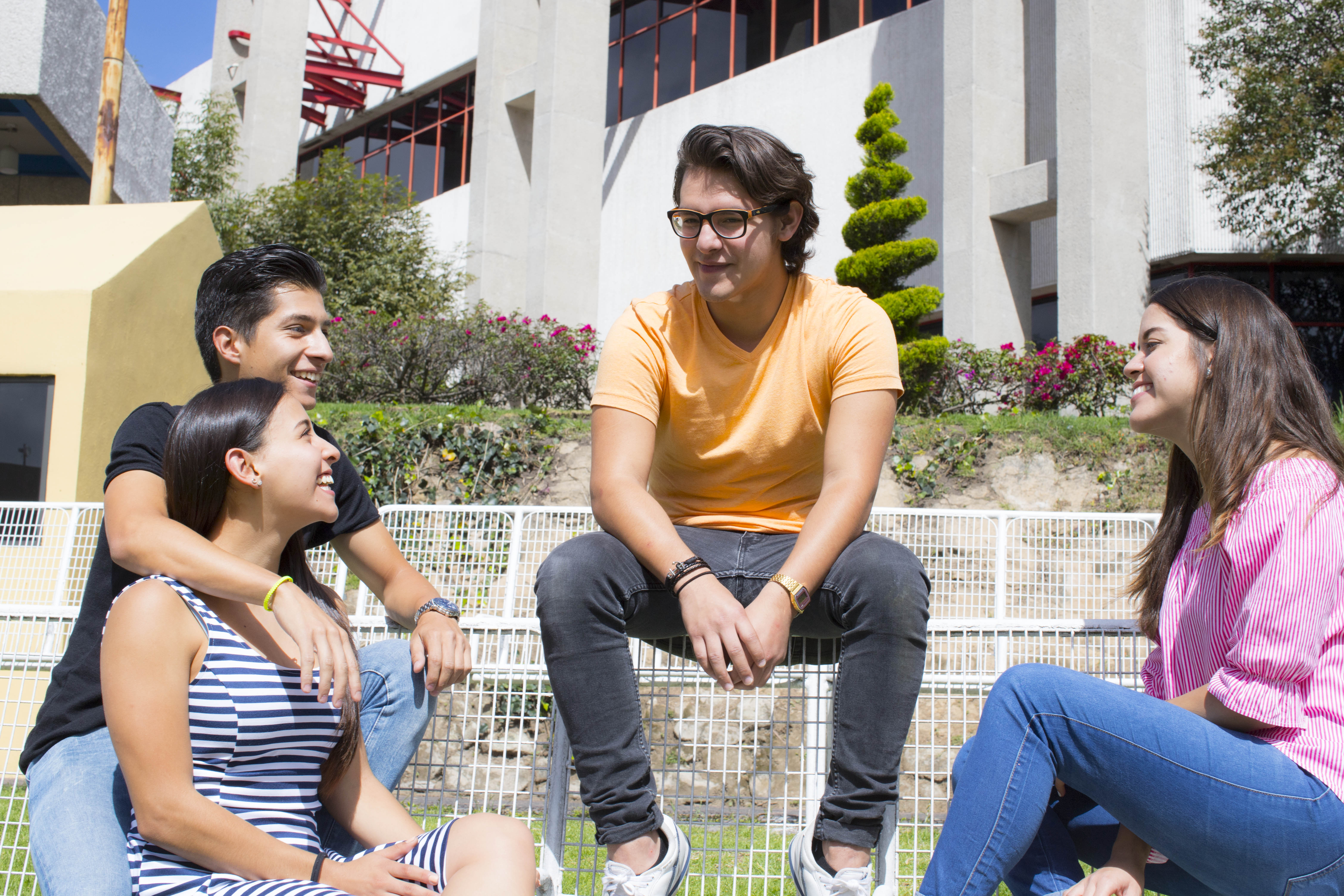 Alumnos en el Campus
