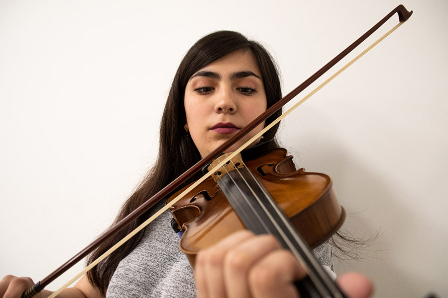 Marcela con su violín