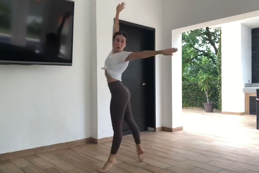 Foto María Luisa realizando coreografía