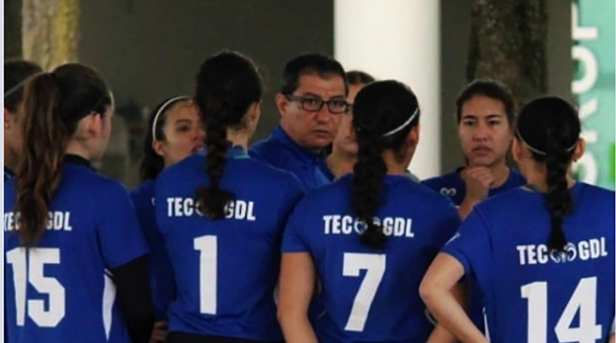 Conoce al coach de voleibol Gabriel Pérez que llevó al triunfo a la selección femenil