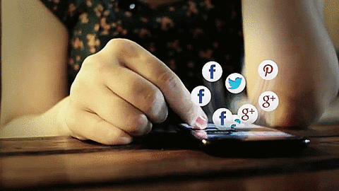 Uno de los consejos para evitar adicción a las redes sociales es borrar sus aplicaciones del celular