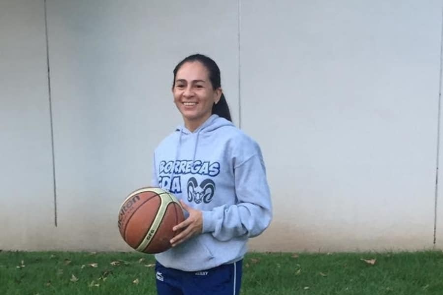 Jenny Valdovinos es la entrenadora de básquetbol femenil de PrepaTec Guadalajara