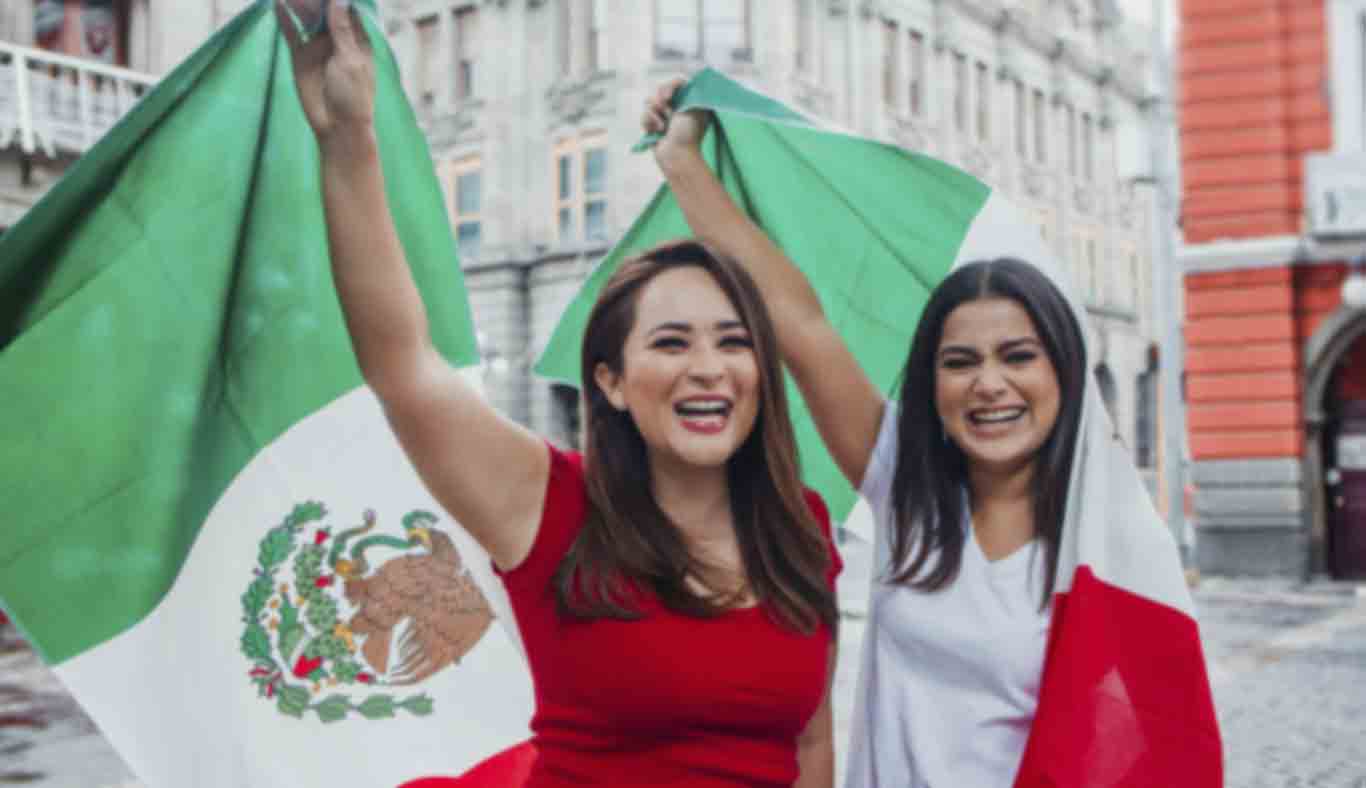 La Bandera nacional de México, es uno de los tres símbolos patrios