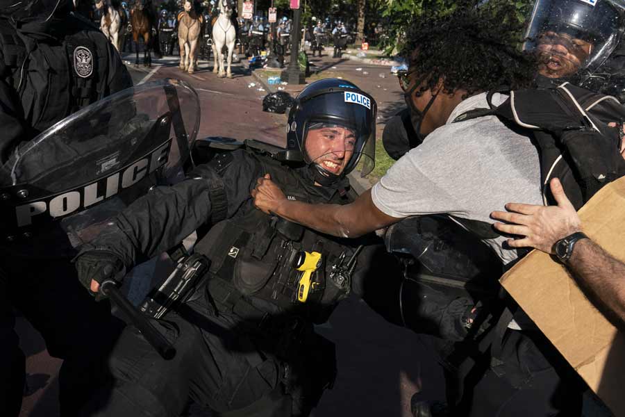 Policías y civiles se han enfrentado en las protestas.