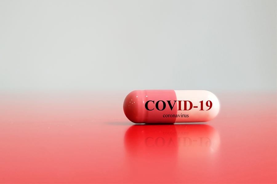 Algunos tratamientos que no han dado buenos resultados contra el COVID han sido descontinuados poco a poco.