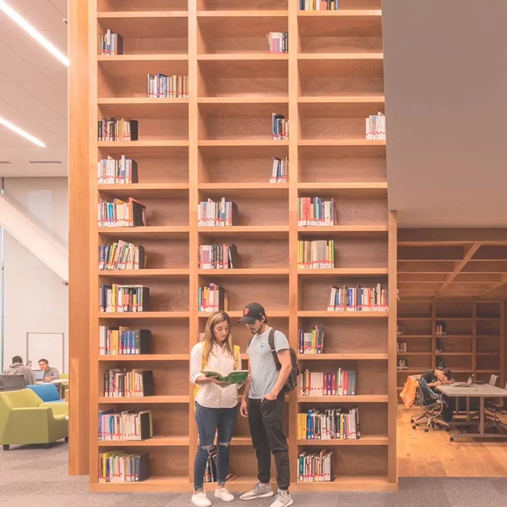 Interior de biblioteca campus Monterrey