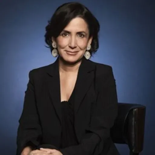  Edna Jaime Treviño, Decana de la Escuela de Ciencias Sociales y Gobierno