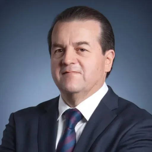 Luis Alonso Herrera Montalvo — Decano de la Escuela de Medicina y Ciencias de la Salud