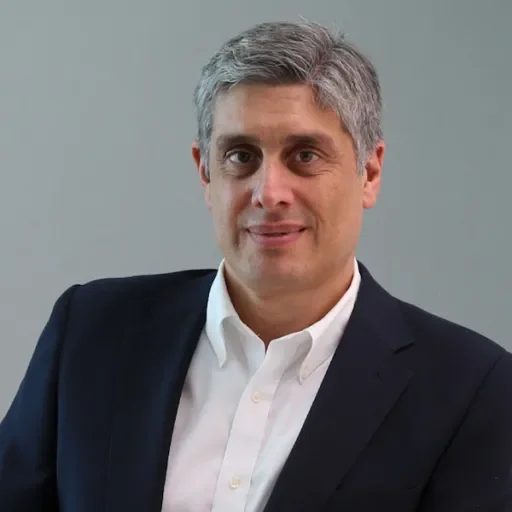 Horacio Arredondo  — Decano de la Escuela de Negocios