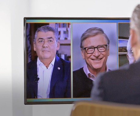 Bill Gates prevé 2 años de efecto COVID; insta a innovar para resurgir