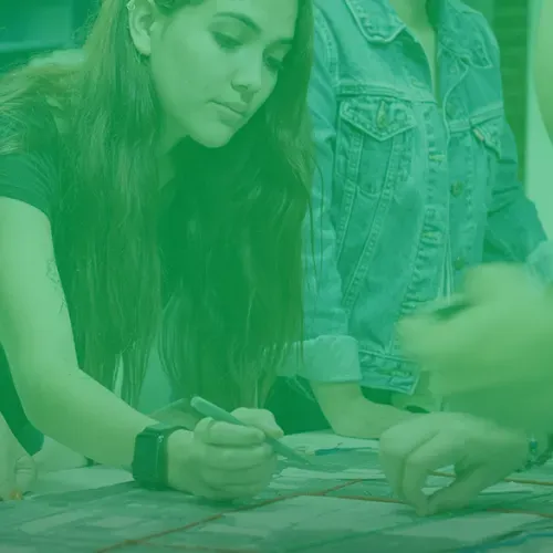 Alumno diseñando