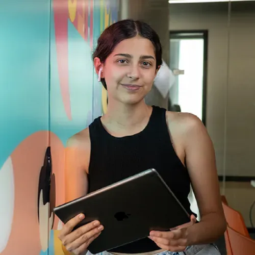 Alumna con tablet