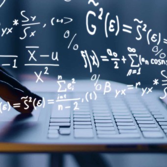 Laptop con imágenes de números que ilustra el concepto de investigación de profesora del Tec de Monterrey 